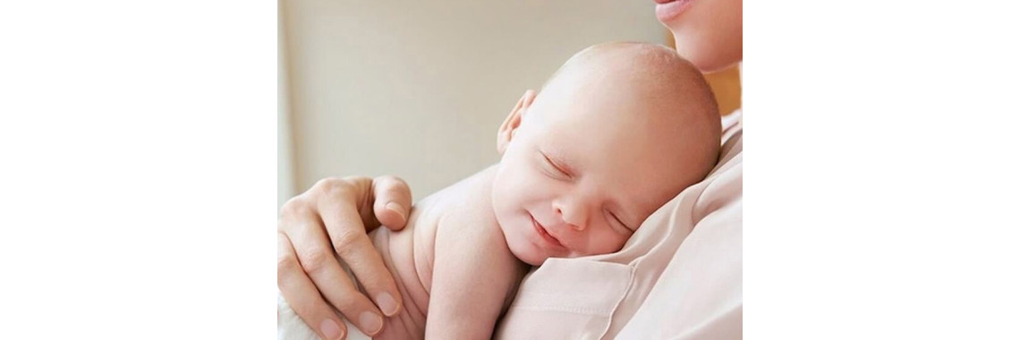 Đến tuổi tách ngủ riêng, mẹ có nên để bé ngủ cùng anh chị lớn trong nhà?